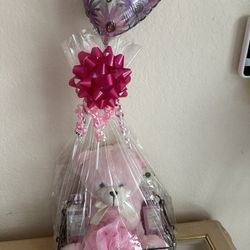 Mother’s Day Gift Basket With Pink Mother’s Day Bear Sweet Pea Set 