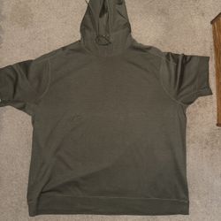 Big Men’s 6X Reebok Quarter Sleeve Hoodie! Only Worn Twice Dry Cleaned! Buy More Than 1 Item & I Will Give You A Deal! Make Me A Reasonable Offer!