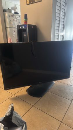 50” Emerson Flat Screen TV with Floor Stand Mount