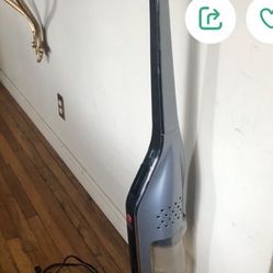 Hoover LiNX  cordless rechargeable vacuum With Battery An Charger Tested Works Perfectly when you come ill fully test it for you Works Like A Pro 
