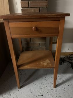 Farm House Side Table With Drawer