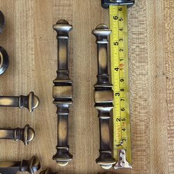 Kitchen cabinet handles and knobs with screw screws