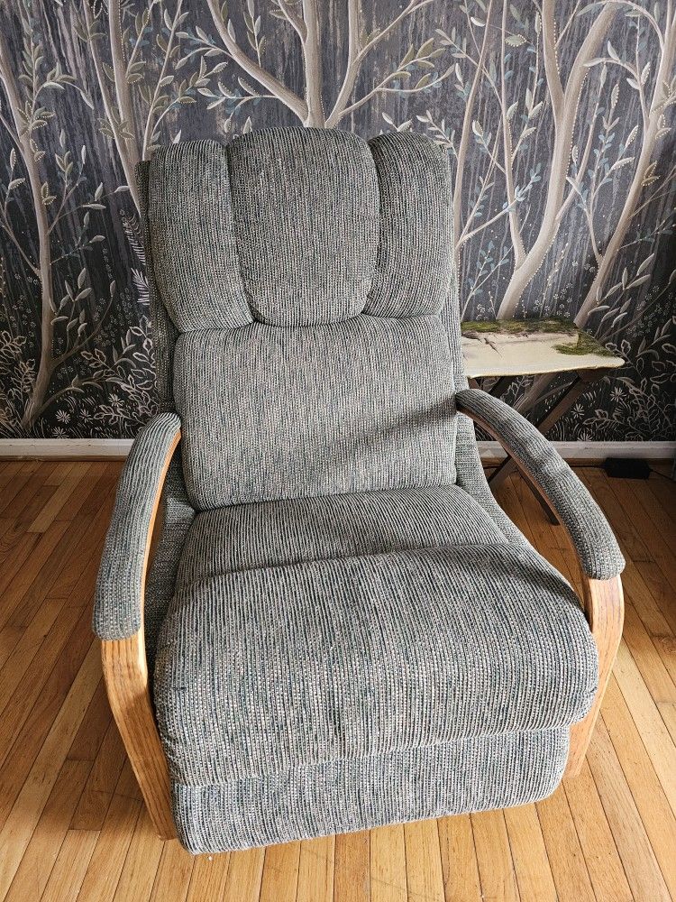 rocking chair. reclining. Good condition