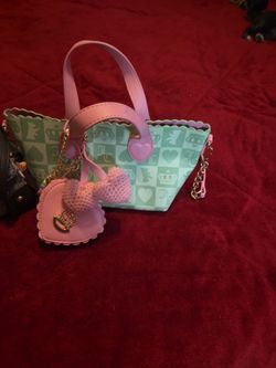 Purses juicy couture.
