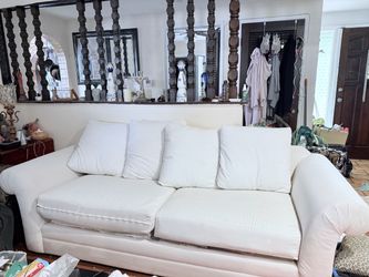 Sofa like new in Granada hills