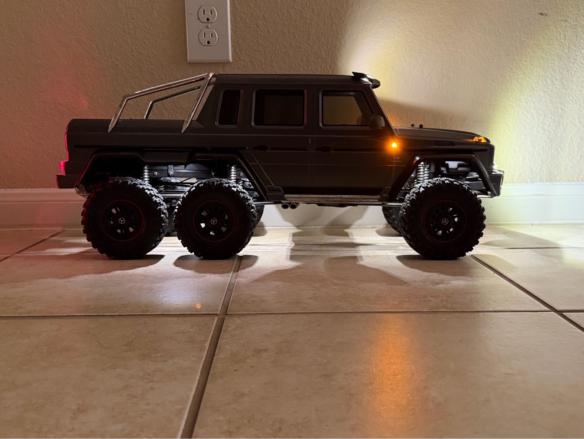1/10 Crawler Traxxas Trx-6 Mercedes AMG with full light kit including rock lights