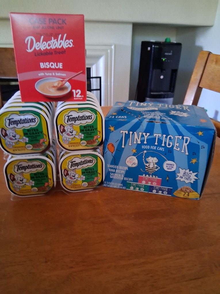 Cat Food an Treats