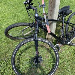 Fuji Mountain Bike (700c - 28”).