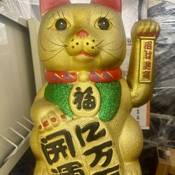 Large Lucky Maneki Neko Cat Statue – Gold Fortune Cat (Prosperity & Wealth)