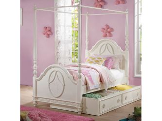 Dorothy Ivory Full Post Bed