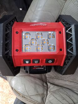 Milwaukee m13 light