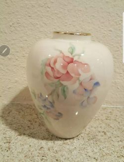 Lenox Decorated 24k Gold Trim Vase made in usa
