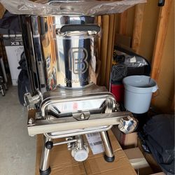 New - BrewBuilt Bottom Drain 10 Gallon Mash Tun with Grain Door.