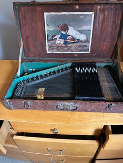 Antique autoharp
