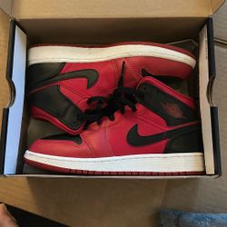 Nike air jordan 1 mid (gs) size 5Y