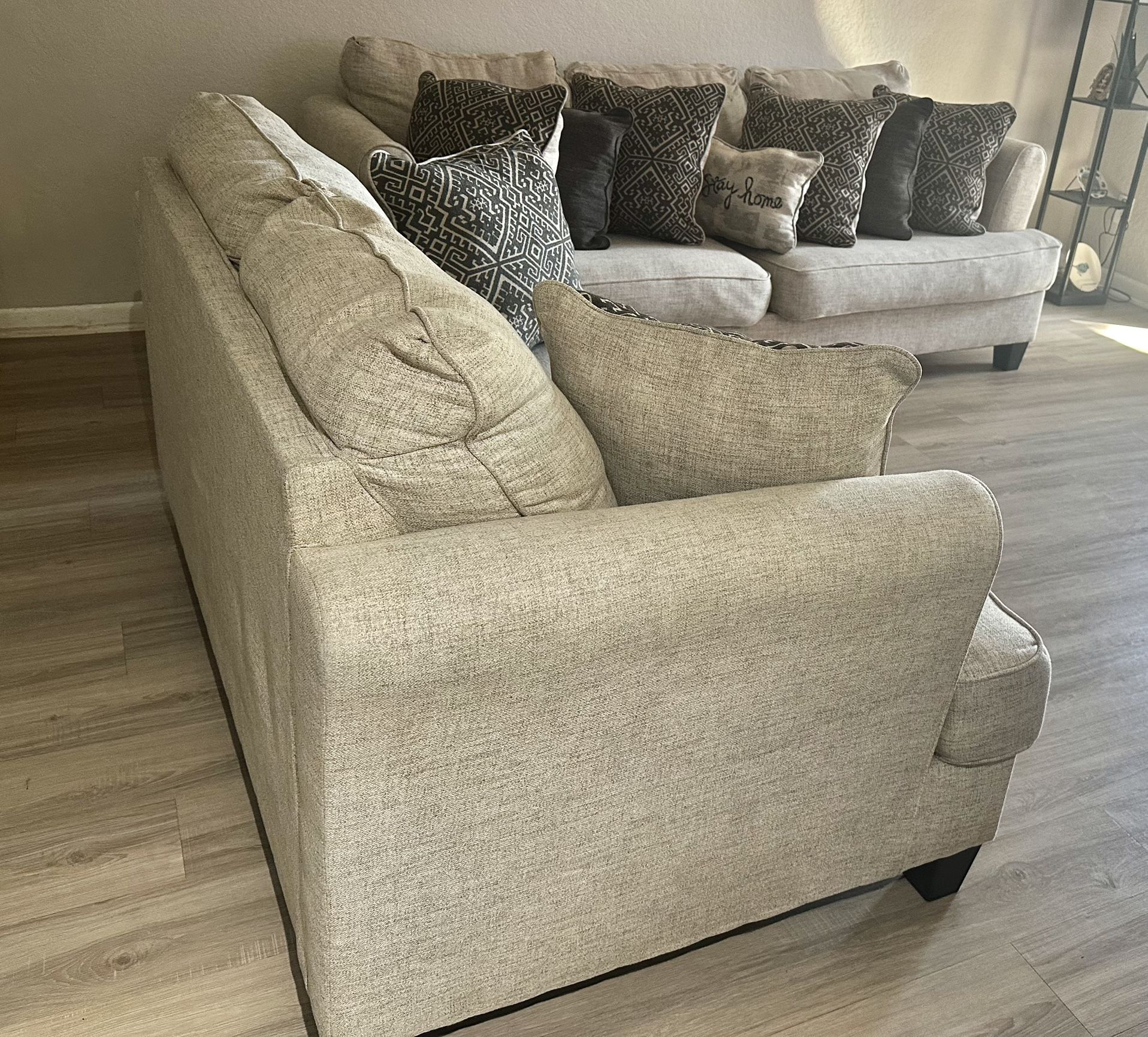 Beige Sofa Set – Great Condition! | Juego de Sofás Beige – Excelente Estado!