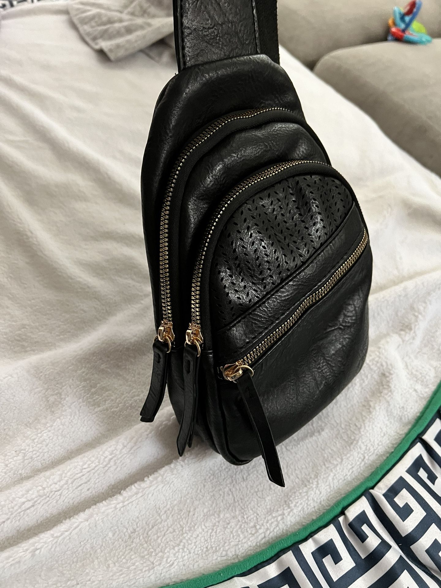 Crossbody/ Sling Bag- Black