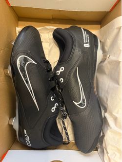 Women’s fast pitch cleats