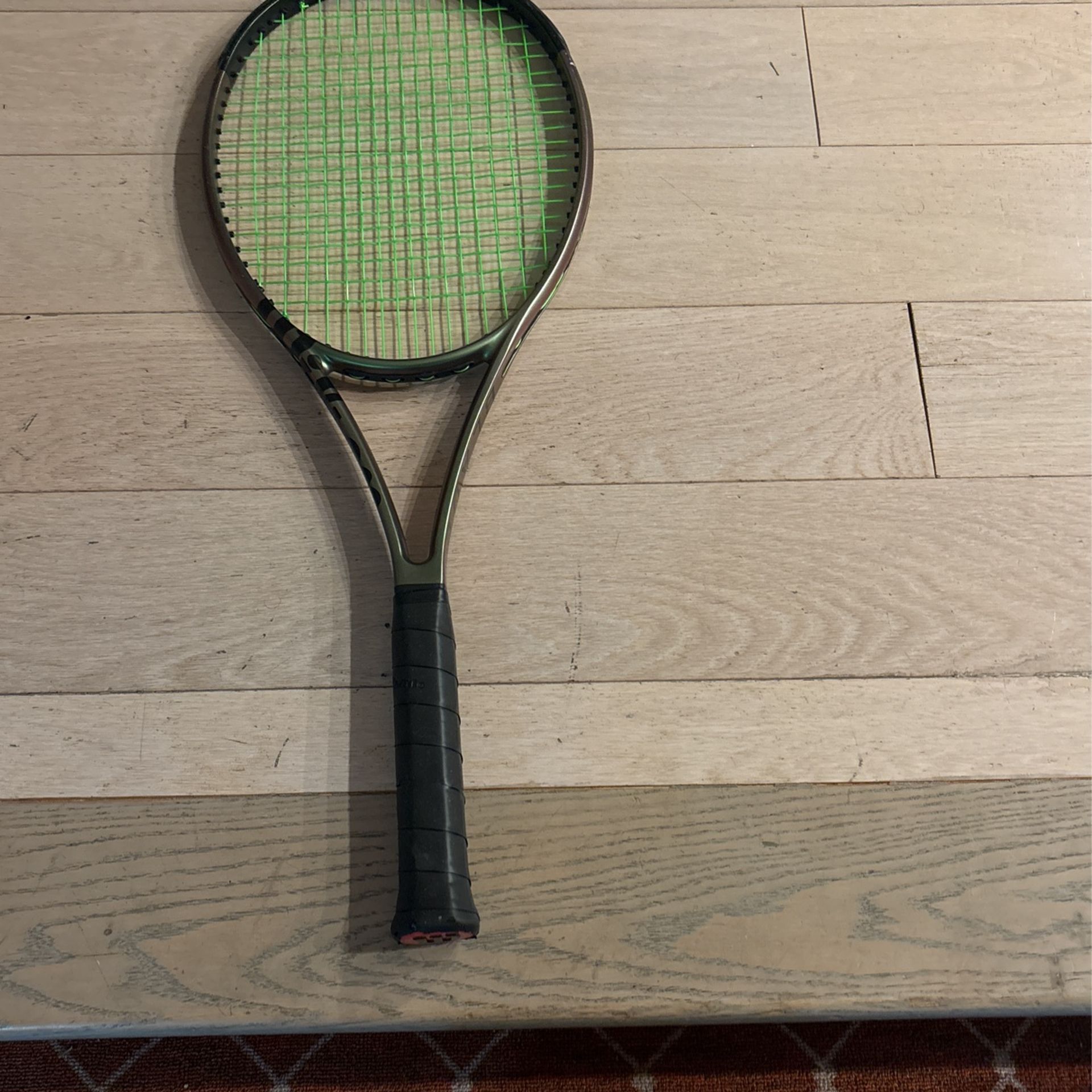 Wilson Blade 98 16x19 Tennis Racket V8