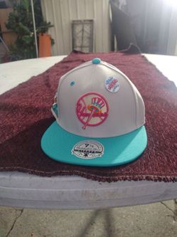Mitchell & Ness  - Cream and Teal size 7 1/8