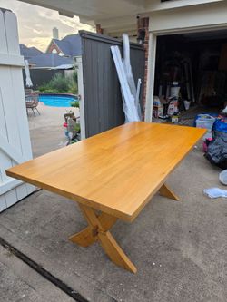 Hardwood dinning table sit 6 to 8 people