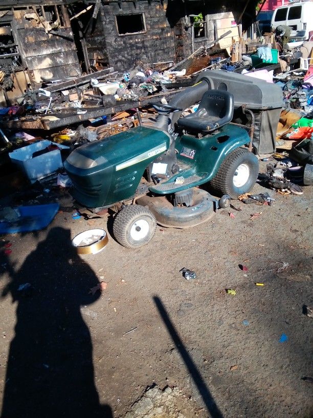 Craftsman 20.5 Turbo Twin Cylinder Riding Lawnmower  Automatic/42.5 In. Cut Runs And Drives Great With 