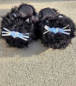 Sole mate Black Fuzzy Cat Face Slippers