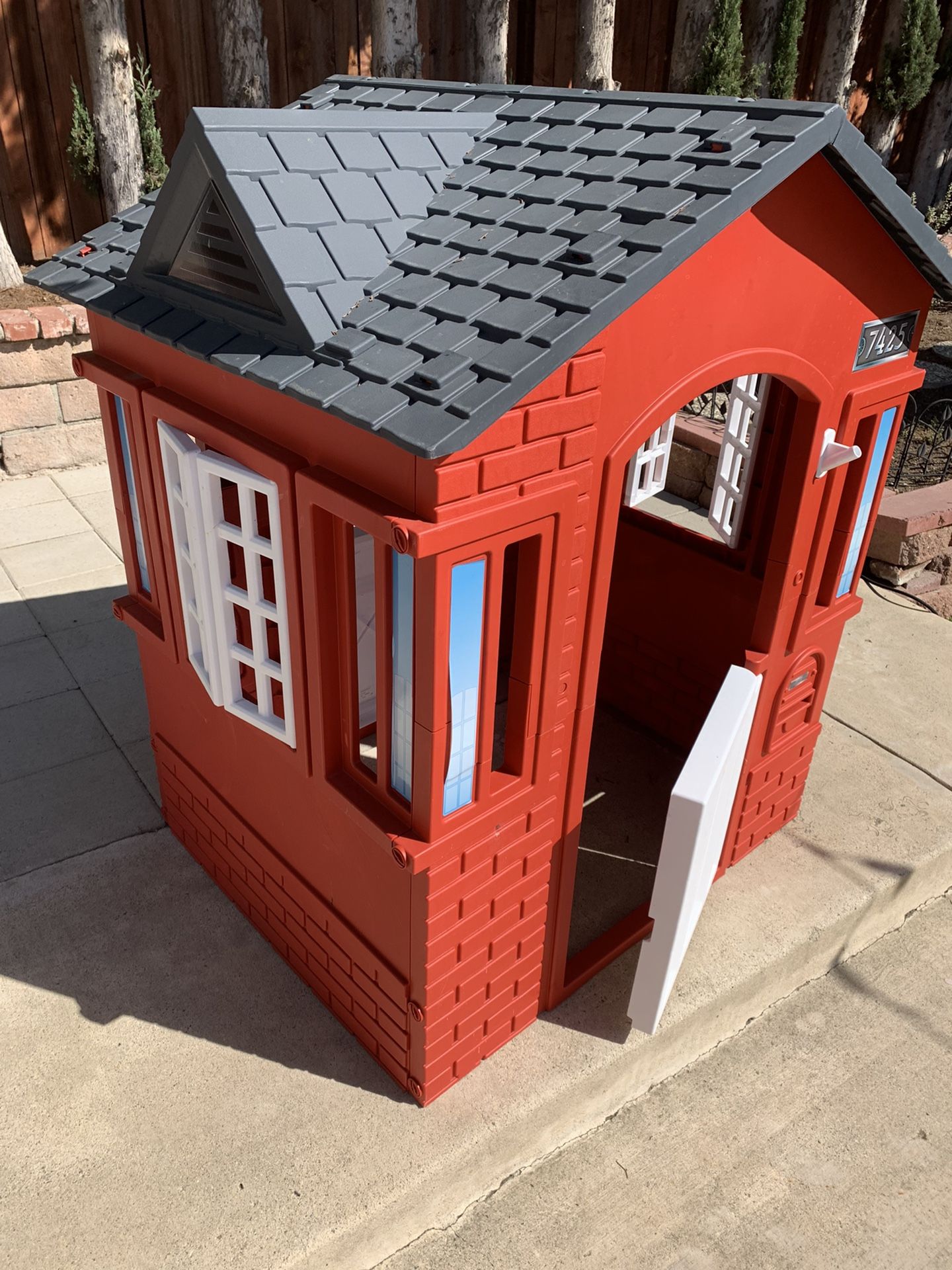 Little tikes playhouse