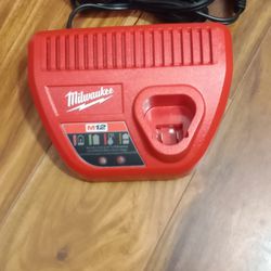 Milwaukee M12 Battery Charger 