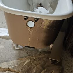 FREE Clawfoot Bathtub