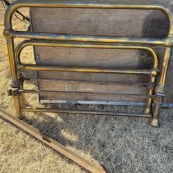 Full Size Brass Bed With Mattress 