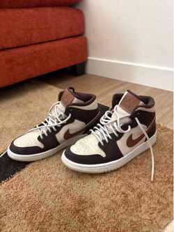 AIR JORDAN 1 MID SE WMNS "Brown Basalt Fleece"