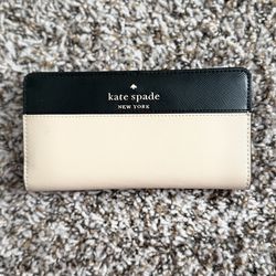 Kate Spade Bifold Wallet.