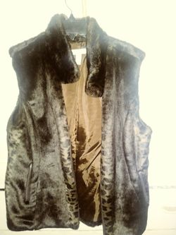 Fur leopard print vest size Medium fits like a Large. Great Condition.