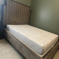 Beautiful Queen Size Luxurious bed frame, Box Spring and Mattress 
