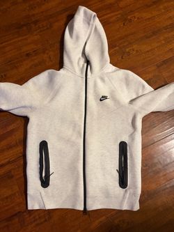 White medium Nike tech