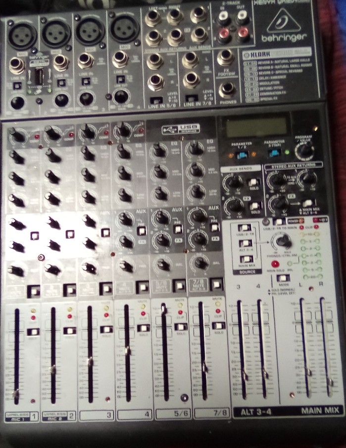 *Behringer Mixer*