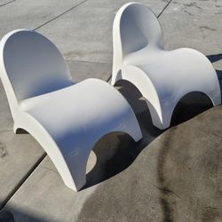 2 Outdoor Chairs 