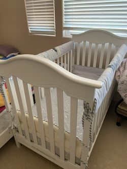 Fisher-Price 3-in-1 Convertible Crib Bed