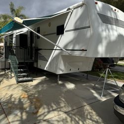 2002 Teton Frontier.   39’.  3 Slides.  &14,900