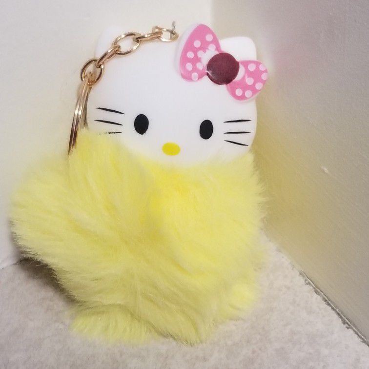  Hello Kitty Yellow Pom Pom Keychain