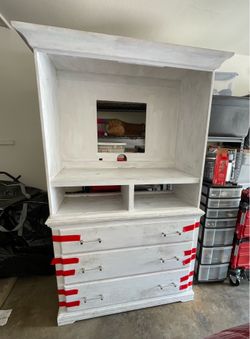 Armoire/entertainment stand