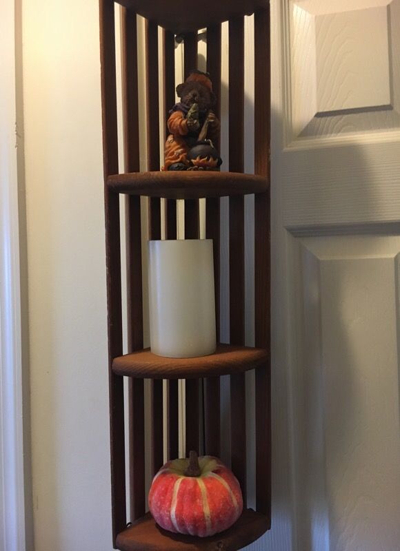 Corner shelf
