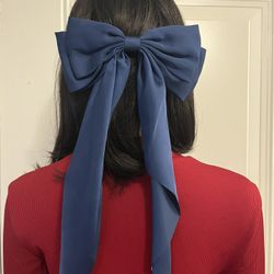 🎀 Beautiful Navy Blue Satin Hair Bow – Great Condition!