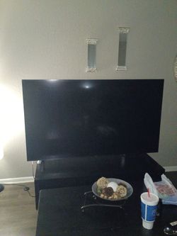 Large Flat Screen TV 75"