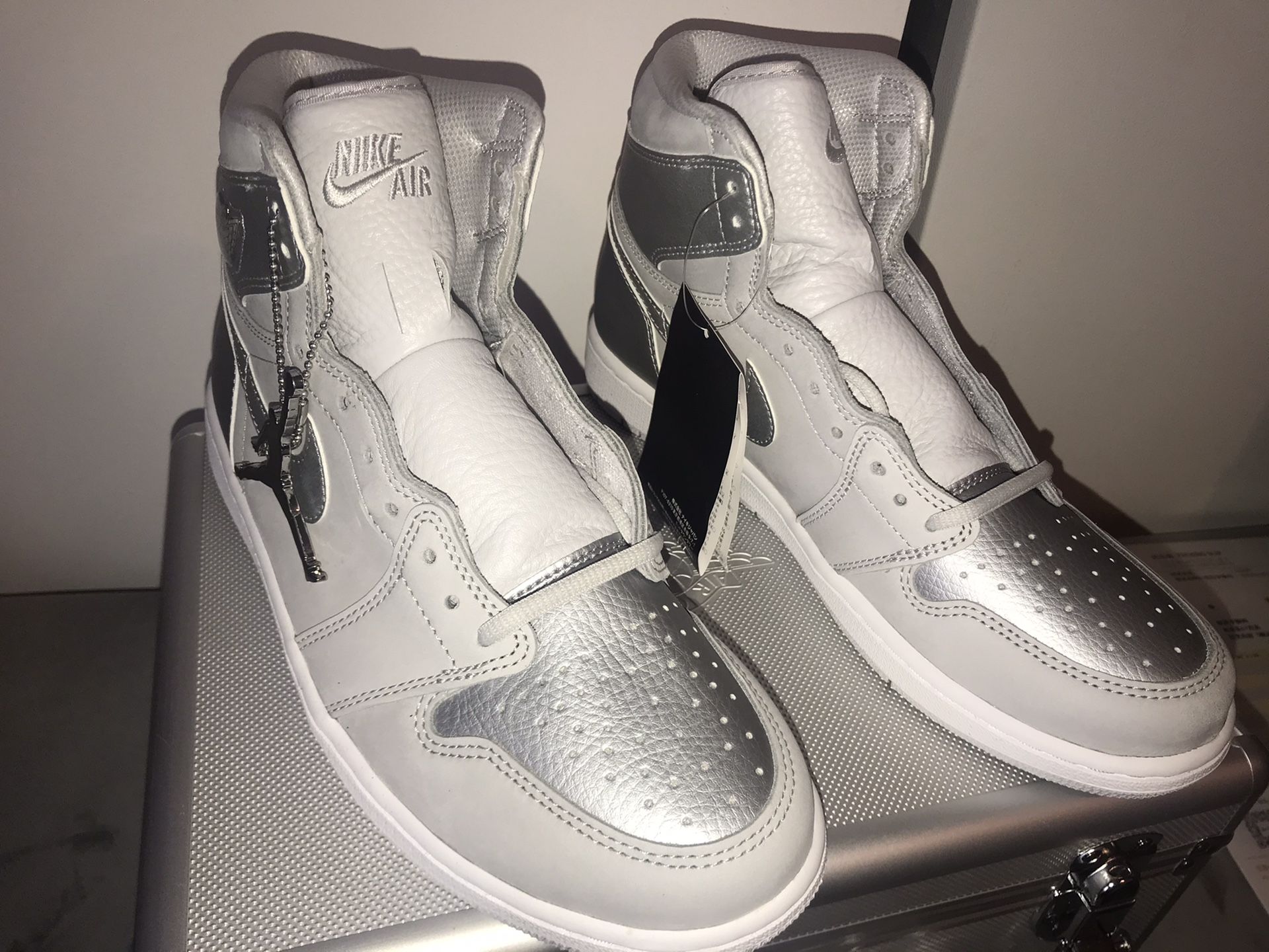 Air Jordan 1 High OG “Tokyo” (Metallic) w/case size 9.5 (JAPAN 