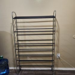 Shoe rack in good condition
