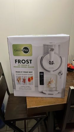 Ice cream and frozen drink maker