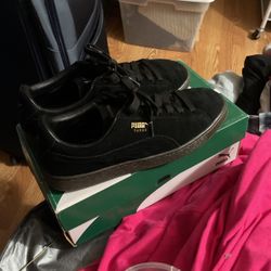 Puma Suede Classic, Black, Size 10.5 US Great Condition 