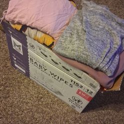 Caja de ropa de mujer